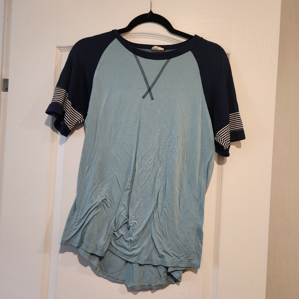 Lovely Melody Womens Shirt Size S Euc